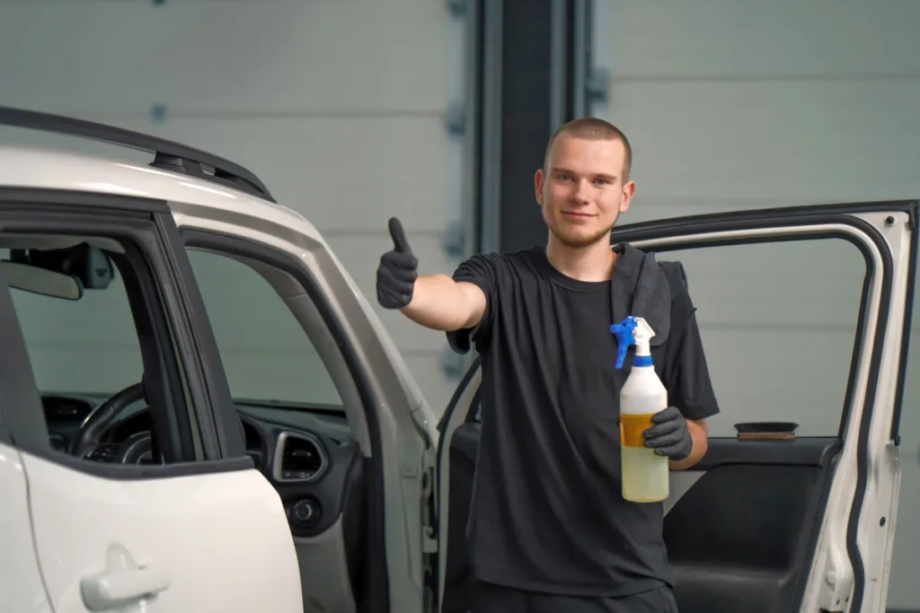 Szybkie czyszczenie auta po dniu na budowie – co działa, a co nie